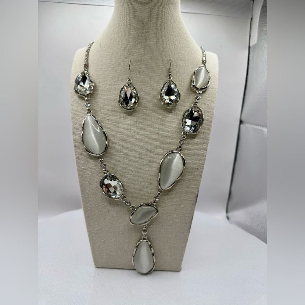 Crystal Necklace & Earrings Set Silver‎ Tone Jewelry Set - Picture 2 of 8